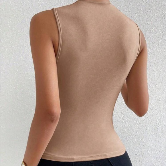 Tan & ivory ruched sleeveless stretchy top - Picture 4 of 6